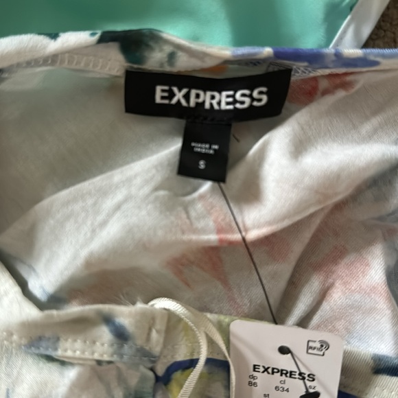 One shoulder cropped floral blouse-NWT- size S - Picture 7 of 7